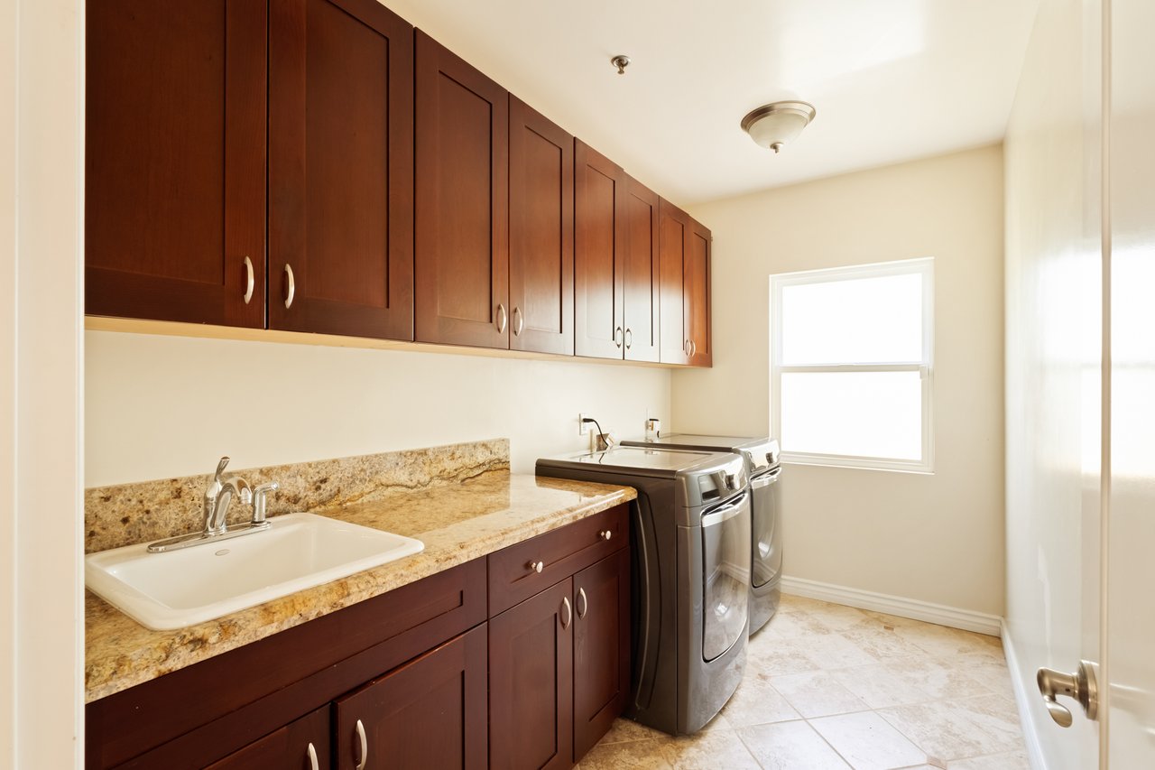 11925 Charnock Road, Mar Vista