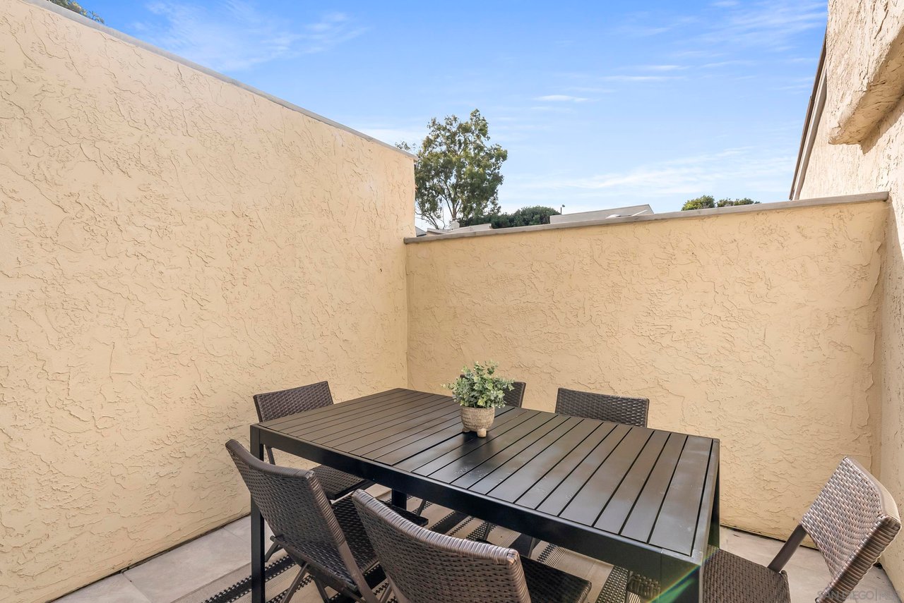 8871 Caminito Primavera, La Jolla, CA 92037