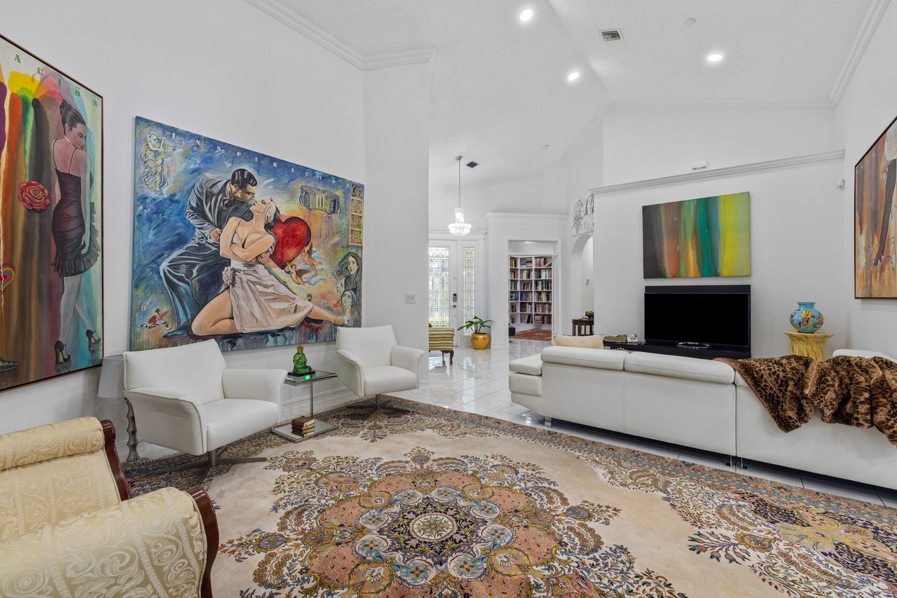 10056 Lexington Cir N