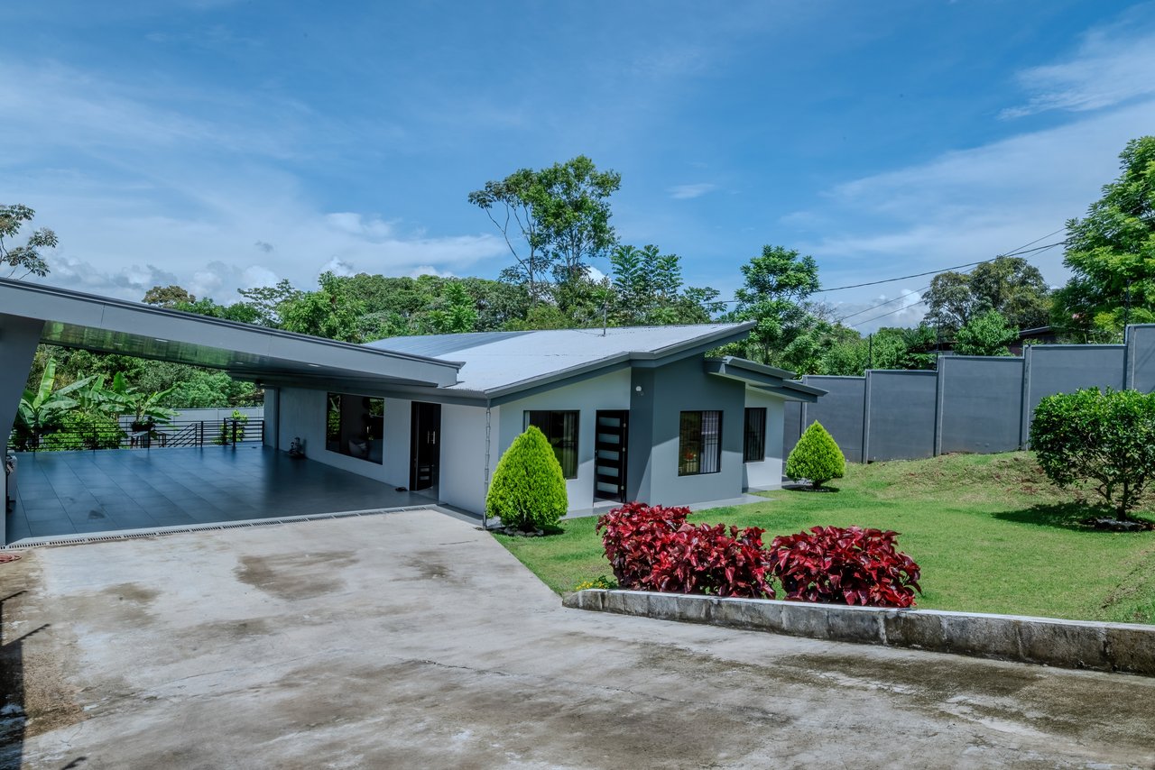 Spacius Home in Pérez Zeledón | 3 bedrooms, 3 Bathrooms 