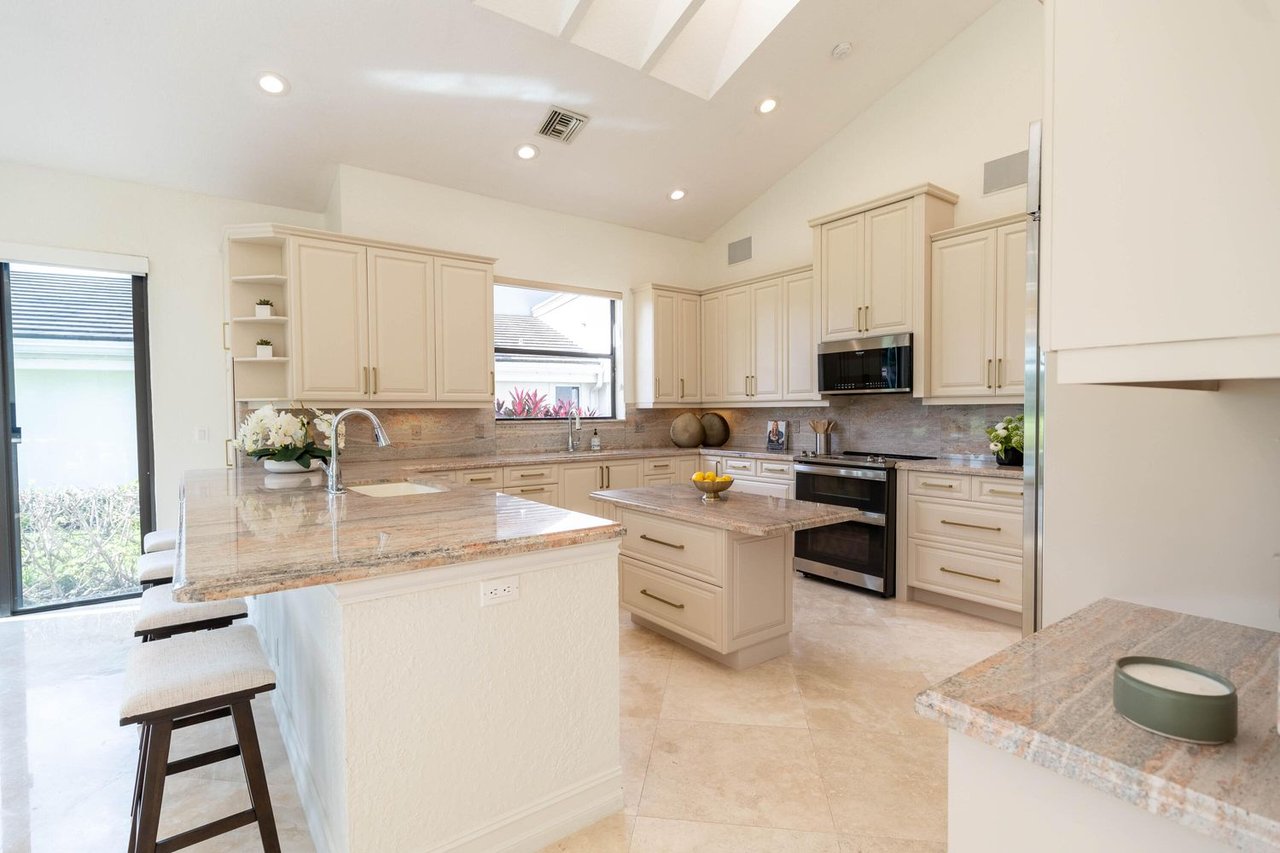 7007 Woodbridge Cir