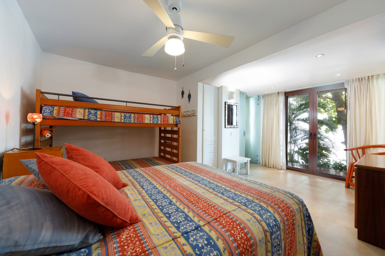 Beachfront Surf Villa, Jaco, Puntarenas