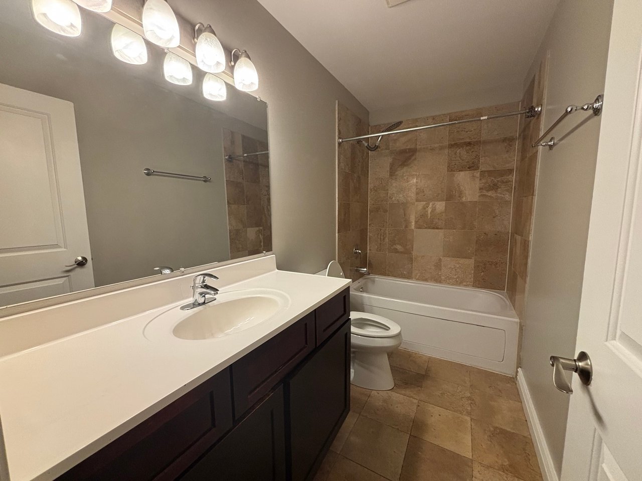 2409 W Catalpa Ave Unit 205