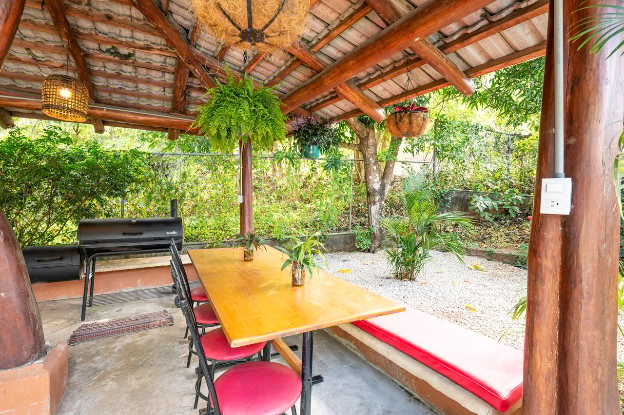 Cornett Retreat | Multi-Unit Colonial Compound 10 Mins to Playa Grande