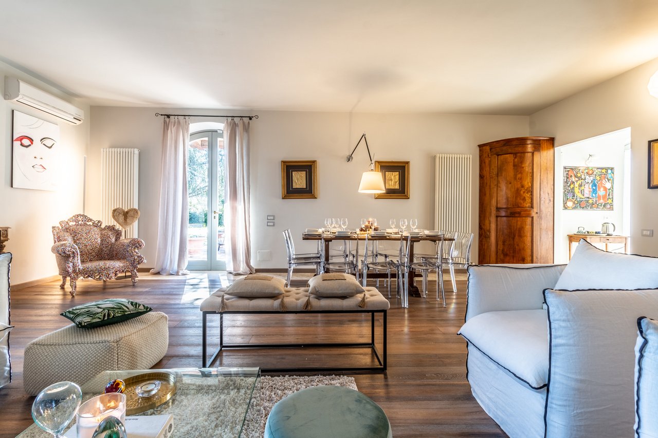 Tuscan Villa With Panoramic Country Views