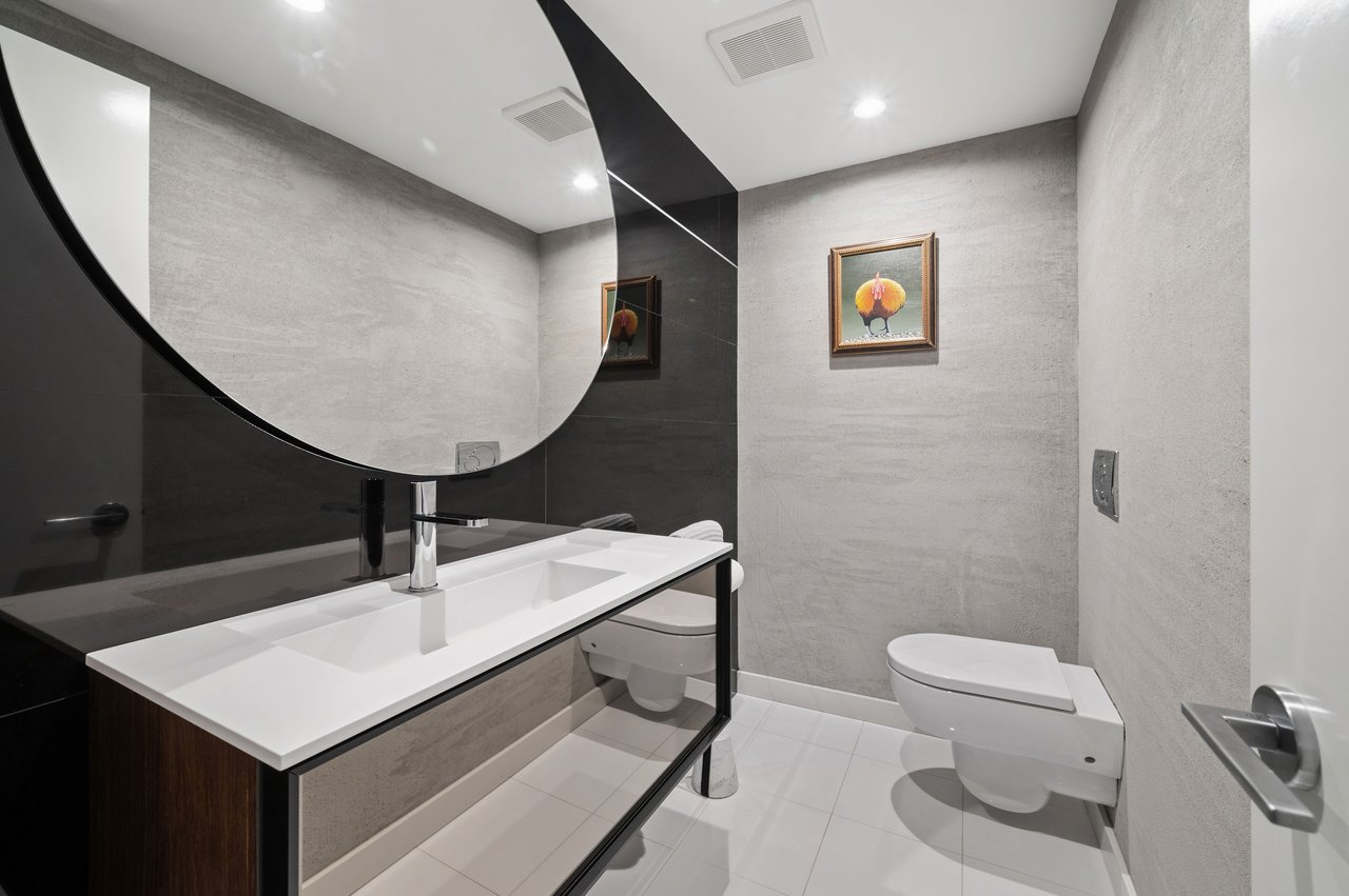 2321 N. Geneva Terrace, Unit C