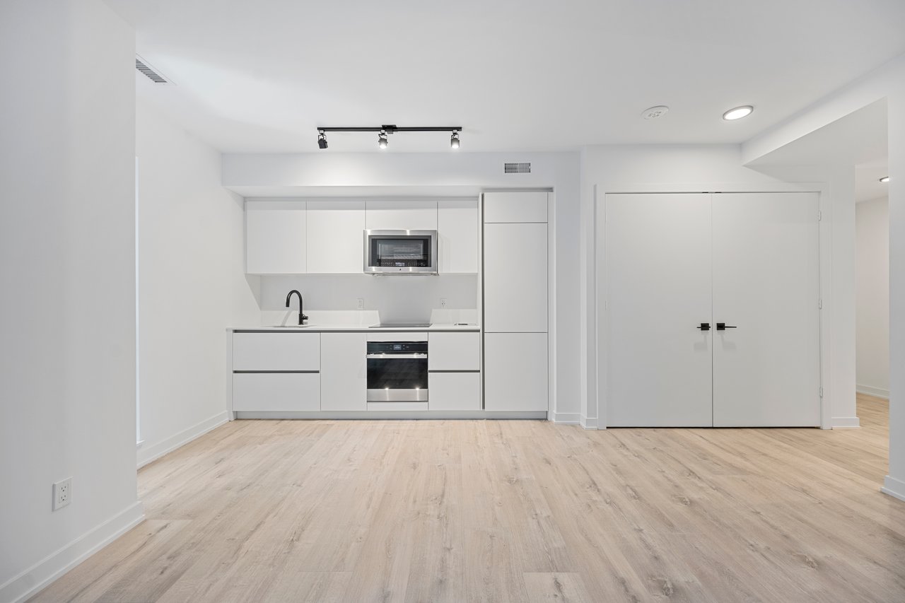 327 King Street W 603