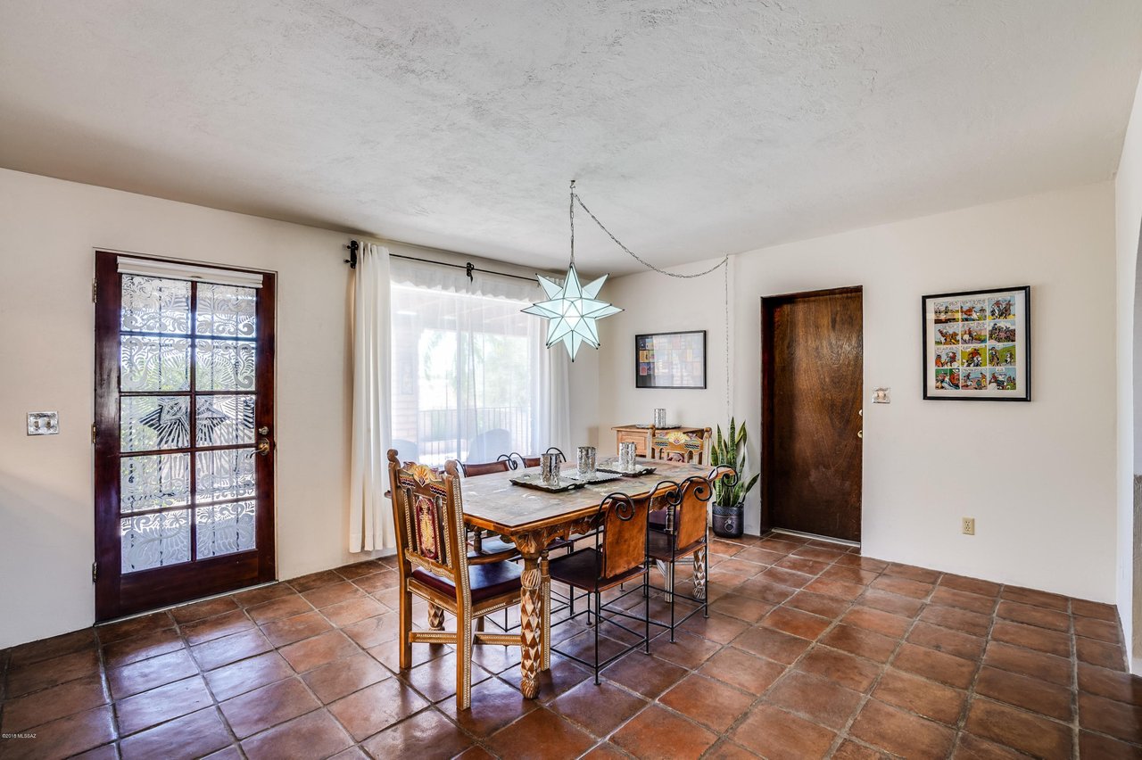 1129 W Fern Dr