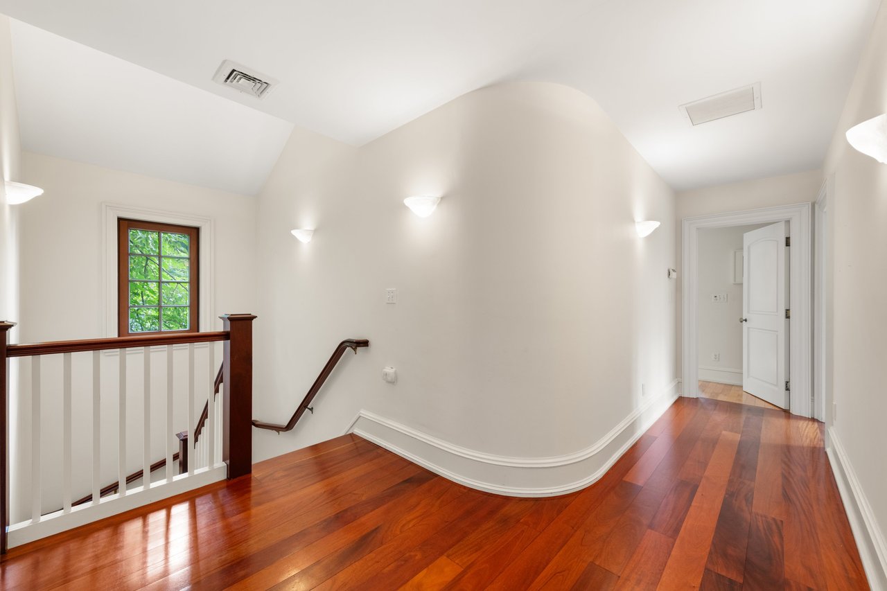 15 Saw Mill Hill Road