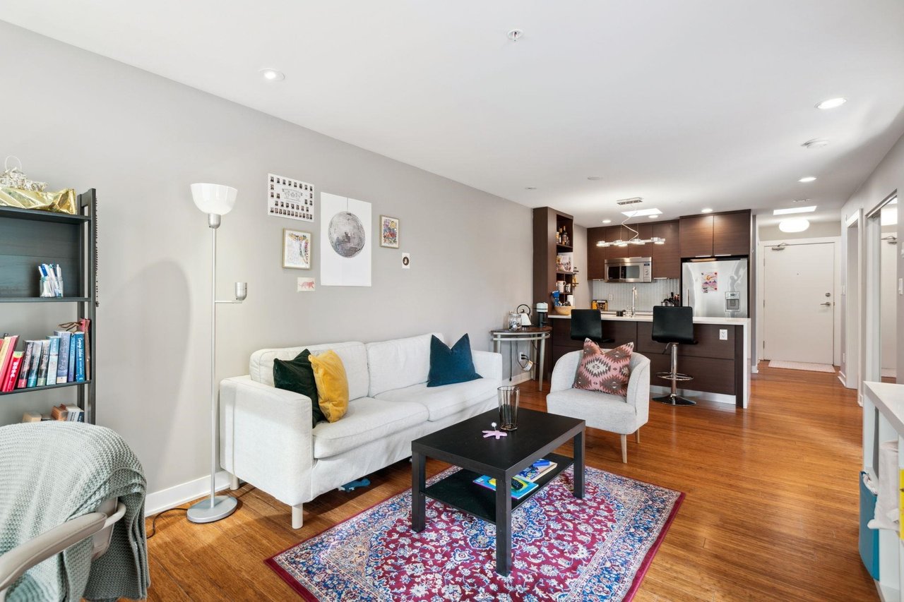 2481 Waterloo St, #403