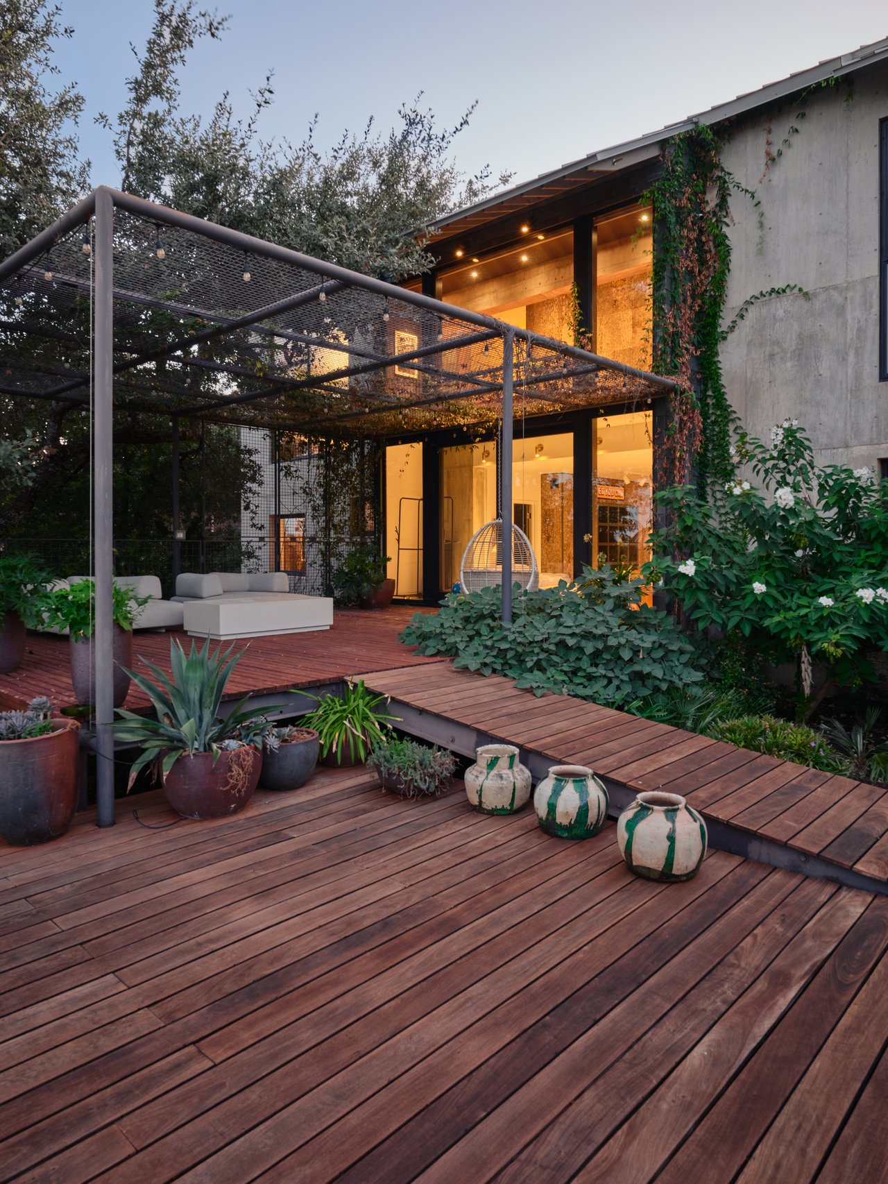 STRATFORD HILLS ARCHITECTURAL LANDMARK