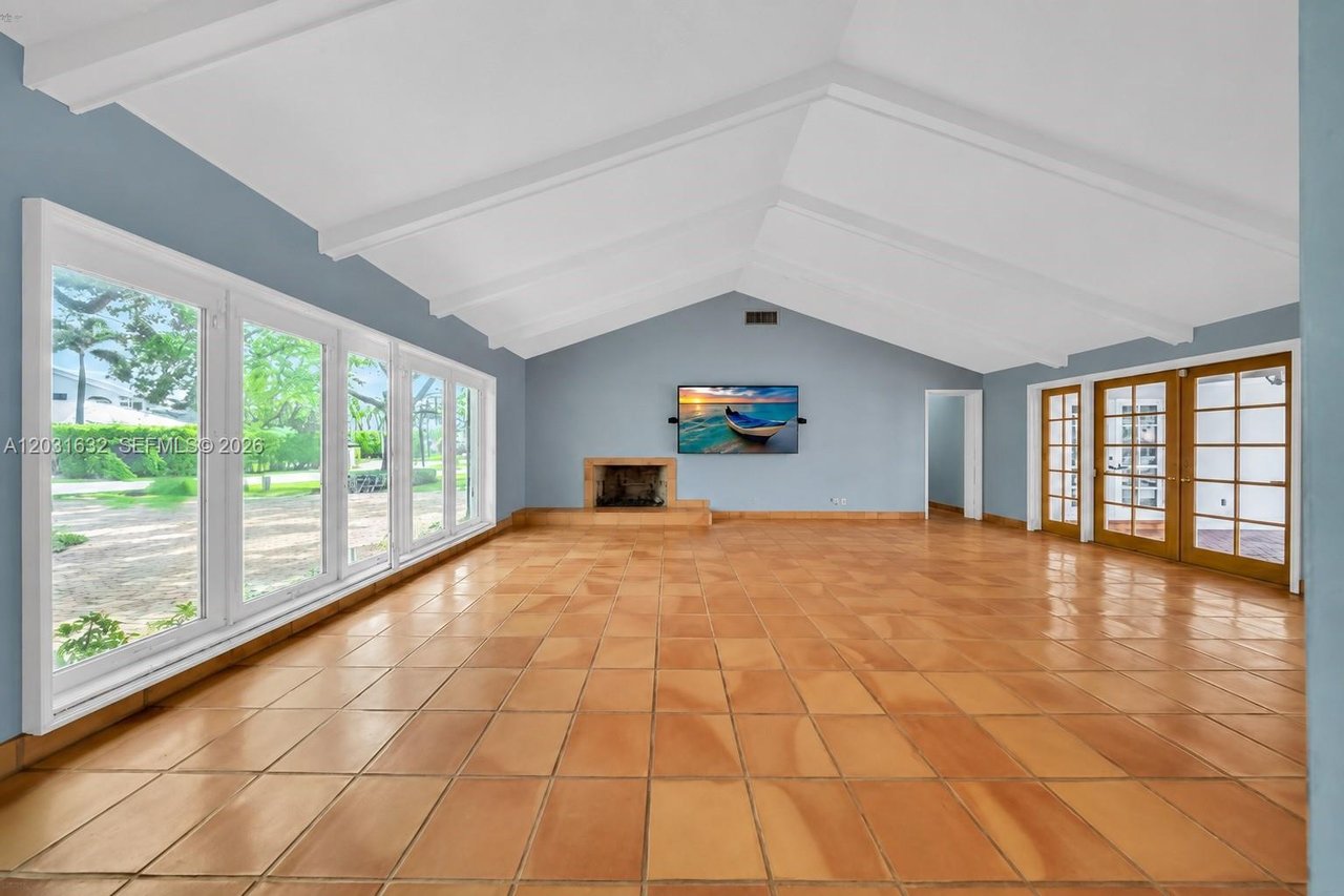 8820-n-lake-dasha-drive-plantation-fl-home-sold-living-area
