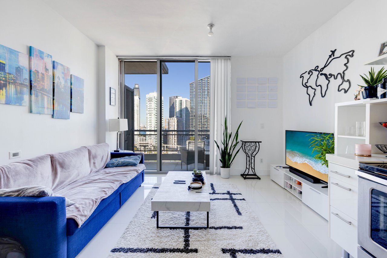 690 SW 1st #2308 Miami FL-33130