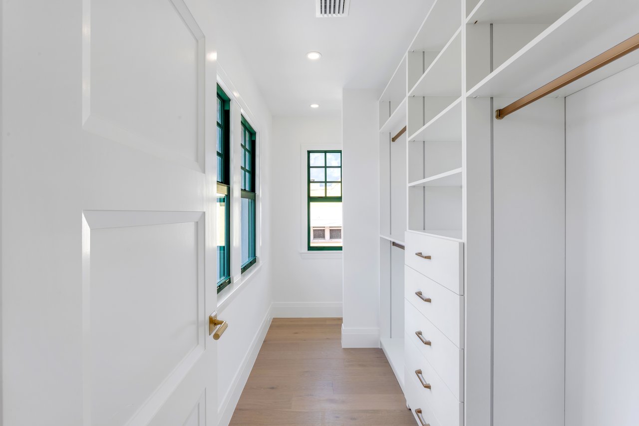 Charming Like New Residence In Town