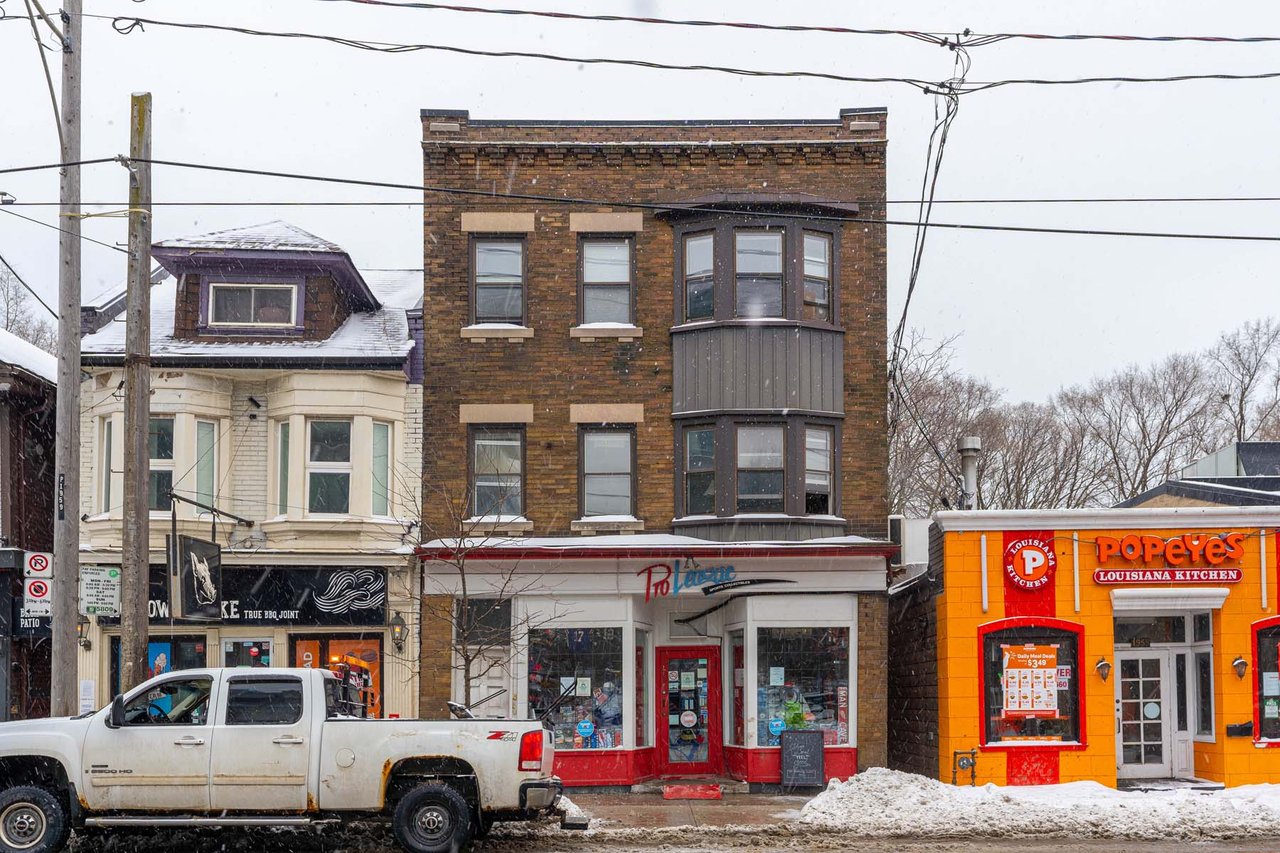 1957 Queen St E