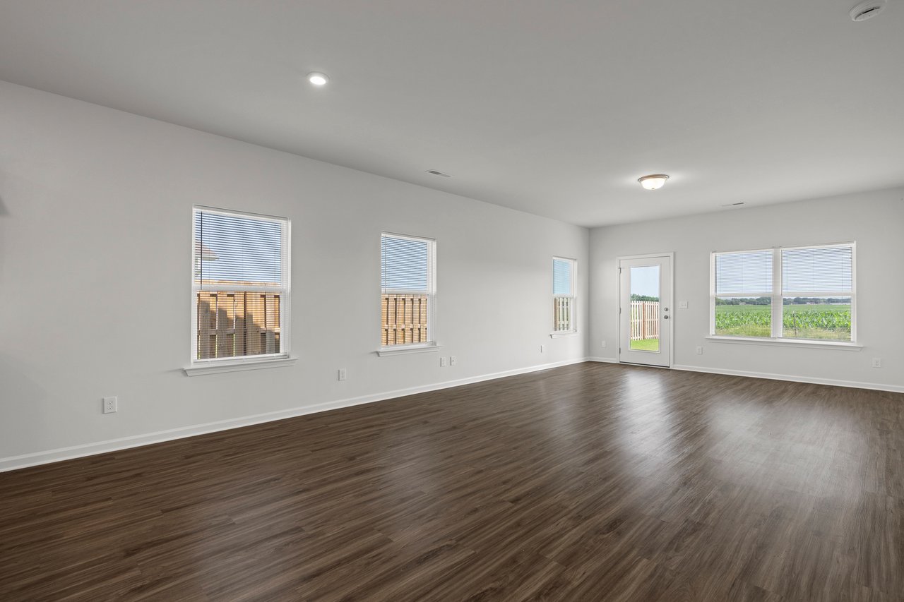 3-Bed, 2-Bath with Bonus Space & Mountain Views