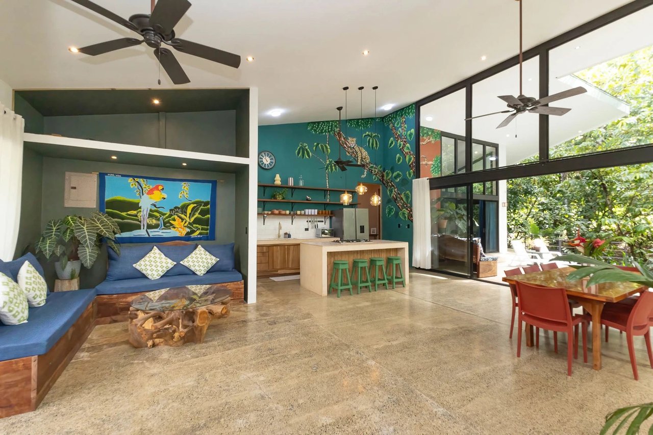 Gorgeous New Rainforest Villa with Pool and Creek, 20 minutes from Quepos