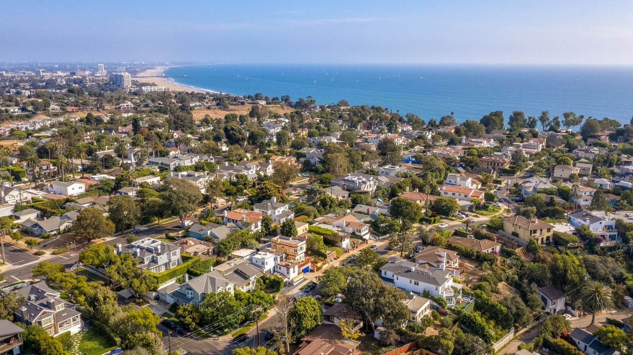 574 Mount Holyoke Ave