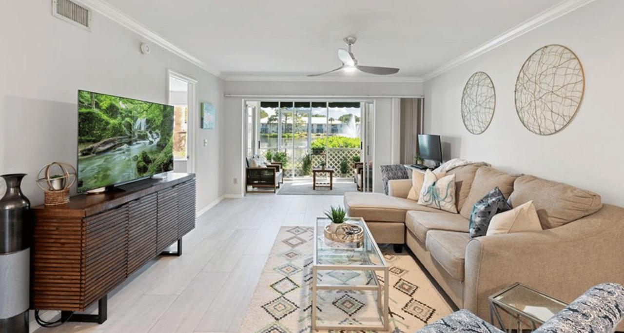 816 Gulf Pavilion Dr #102, Naples