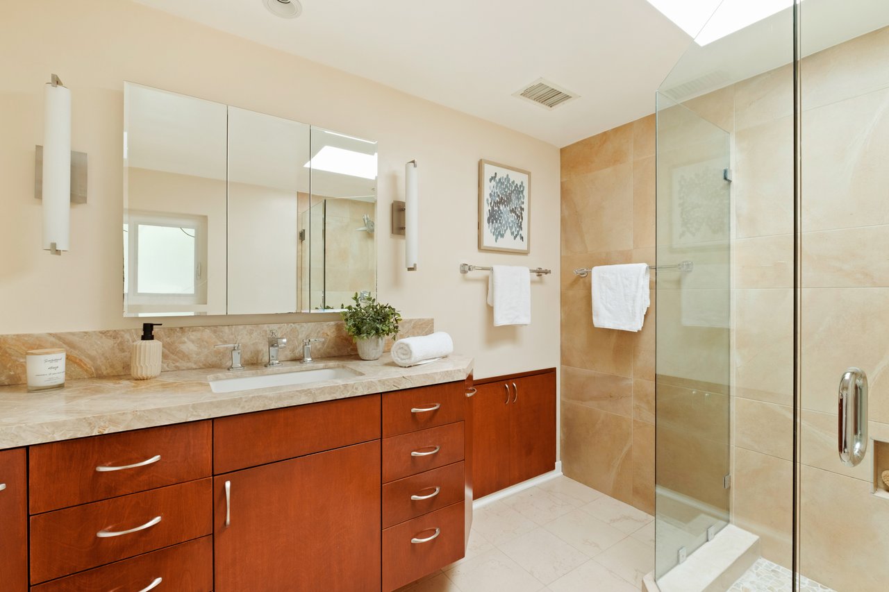 3588 Mandeville Canyon Road, Brentwood