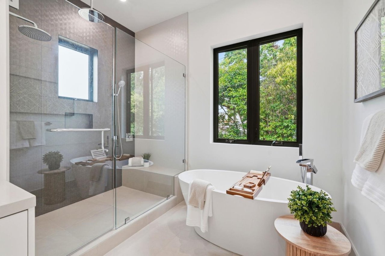 1084 Moffett Circle, Palo Alto, California 94303