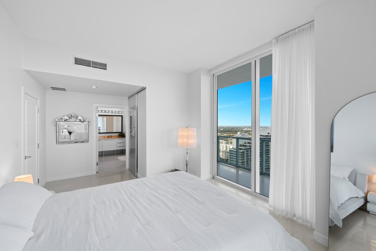 Quantum on the Bay Penthouse 4902