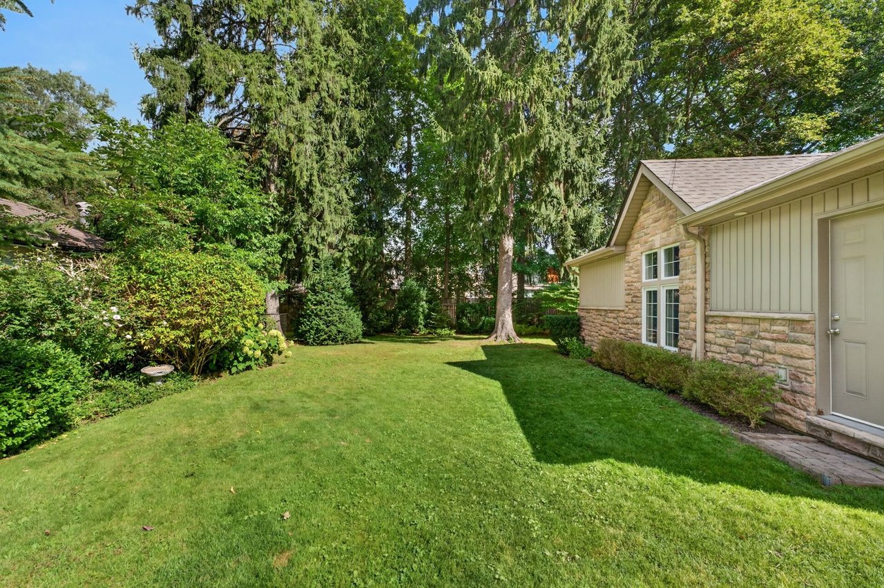 33 Ben Machree Dr