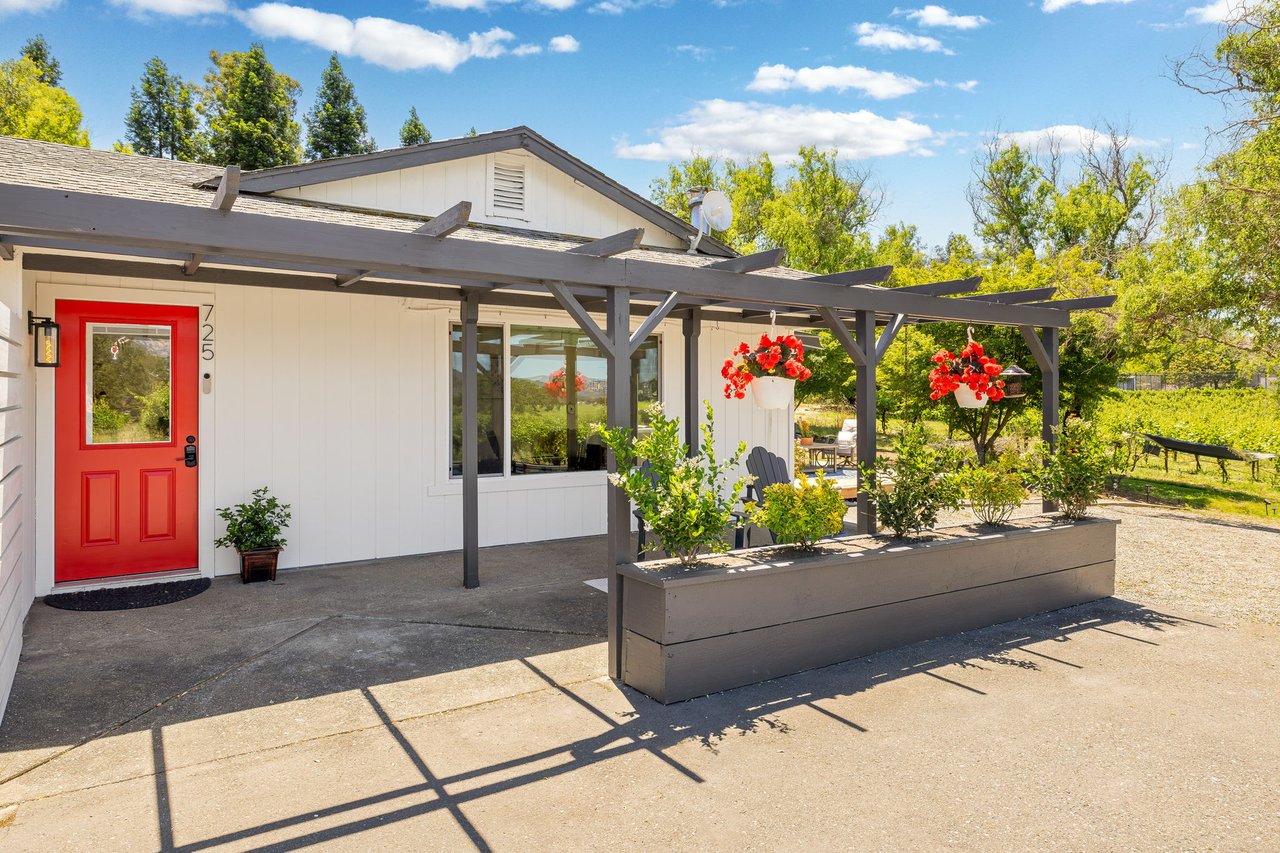 725 Lytton Station