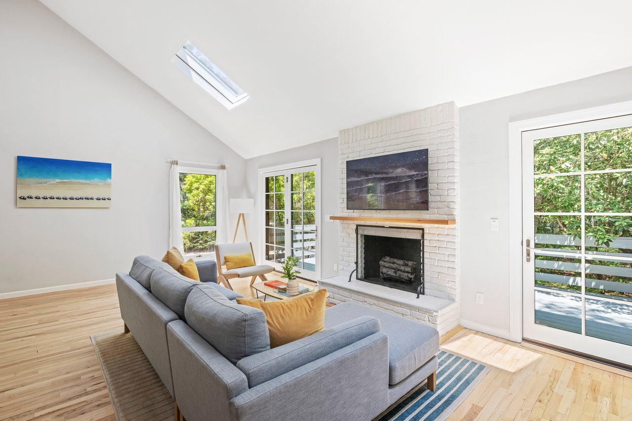 56 Underwood Drive, East Hampton (Clearwater Beach)