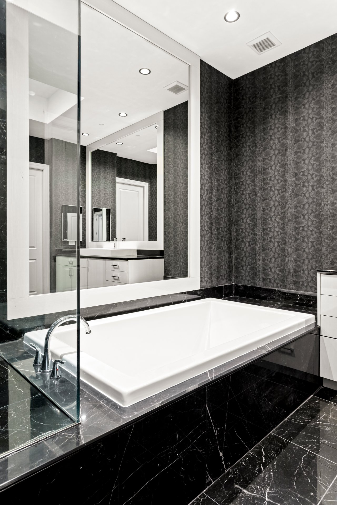 6000 Island Blvd # 203