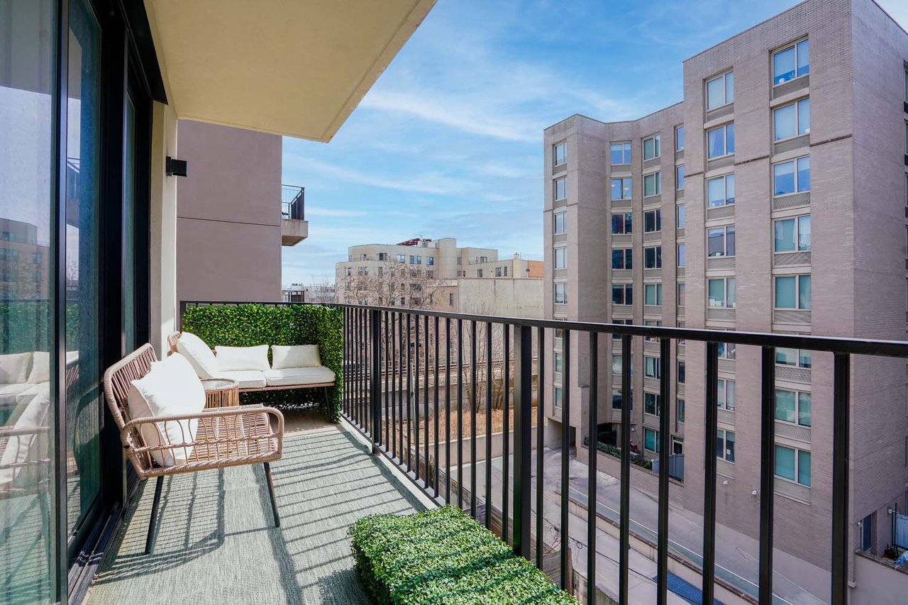 906 Bergen St #5B