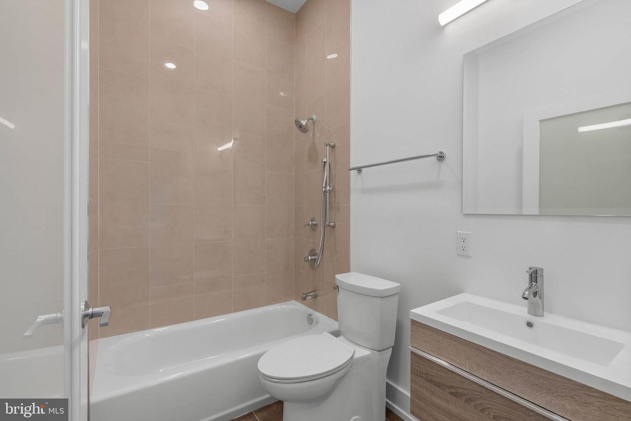 950 N 2nd St #1A, Philadelphia, PA 19123