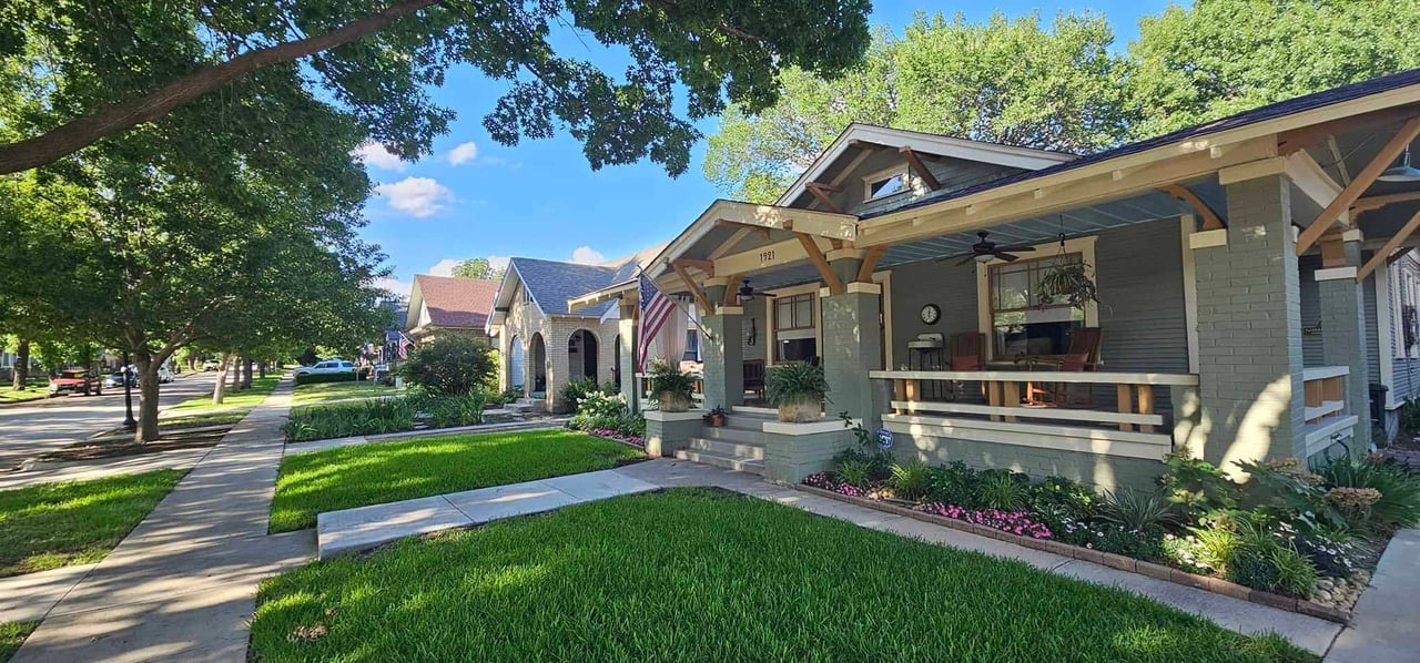 ARCHITECTURAL SHOWDOWN: RANCH VS. CRAFTSMAN