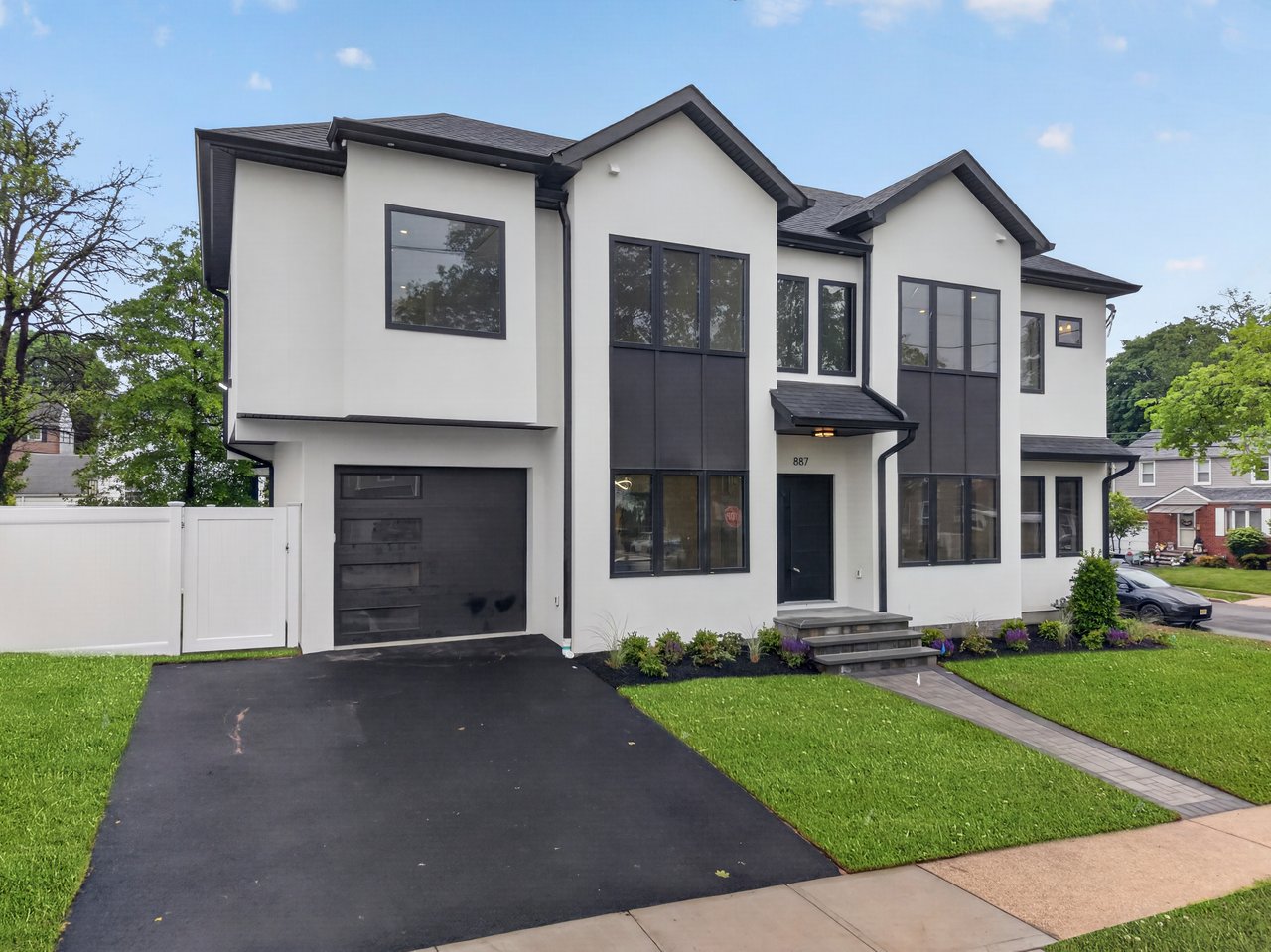 887 Linden Ave, Ridgefield, NJ 07657