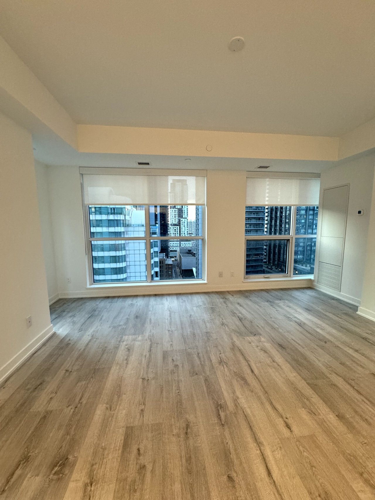 327 King Street W, Toronto C01 Unit: 2006