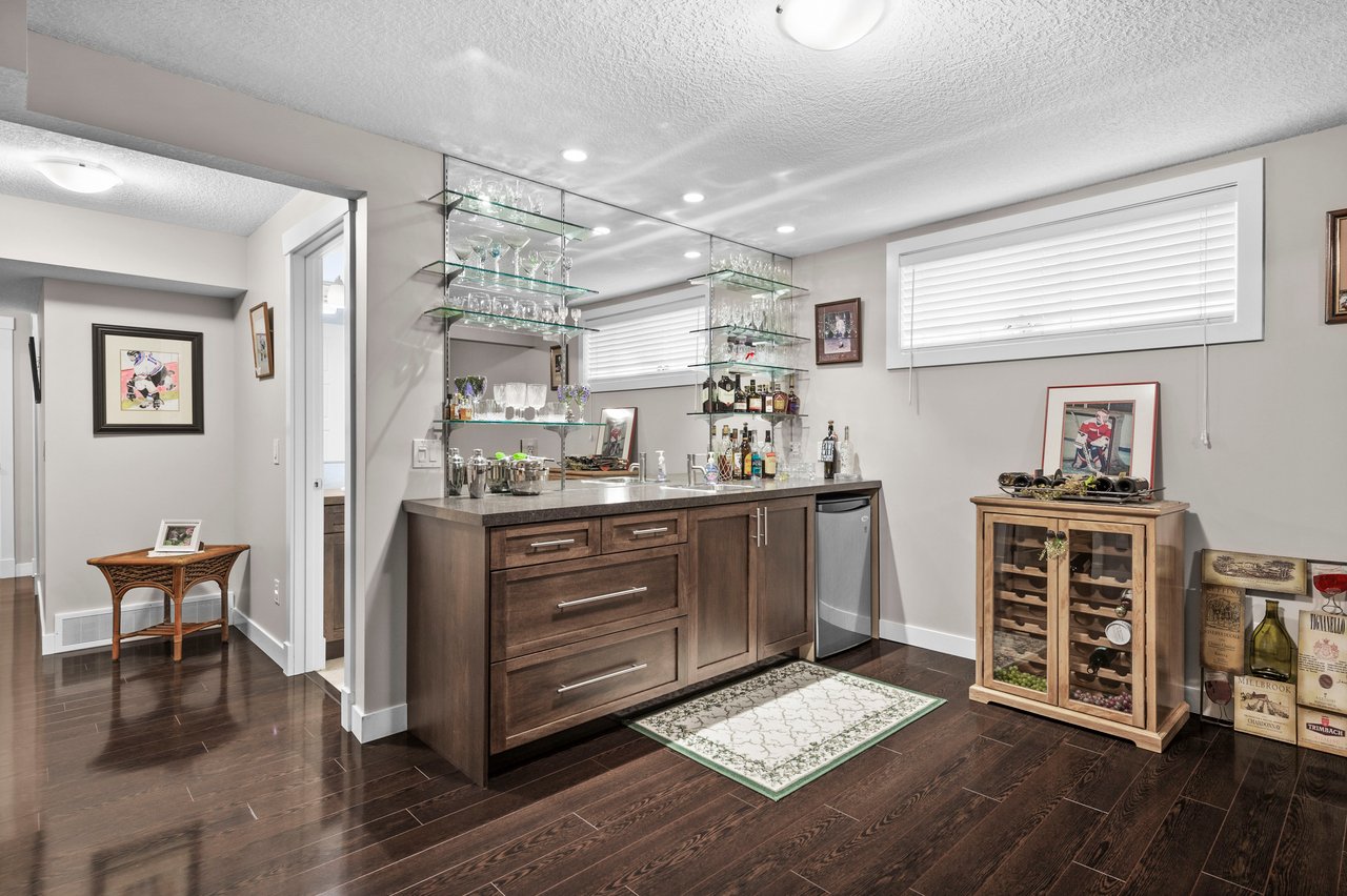 207 Royal Oak Bay NW