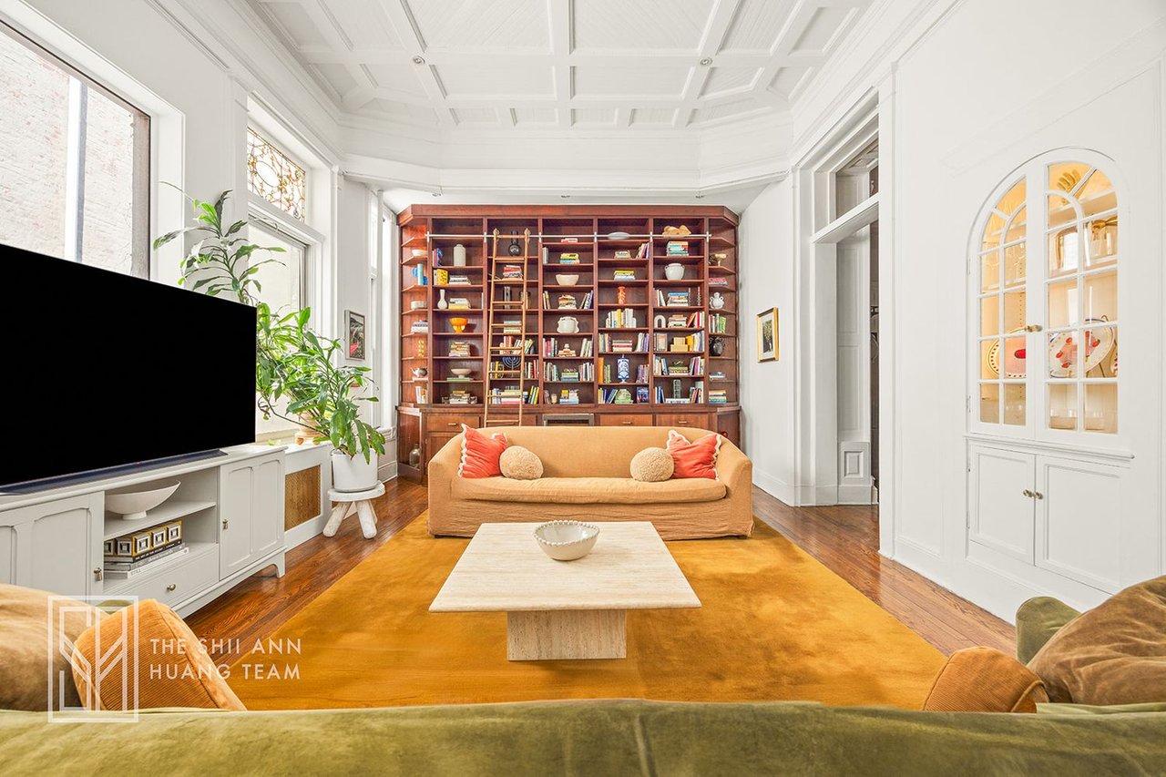 10 8th Avenue, Unit 2