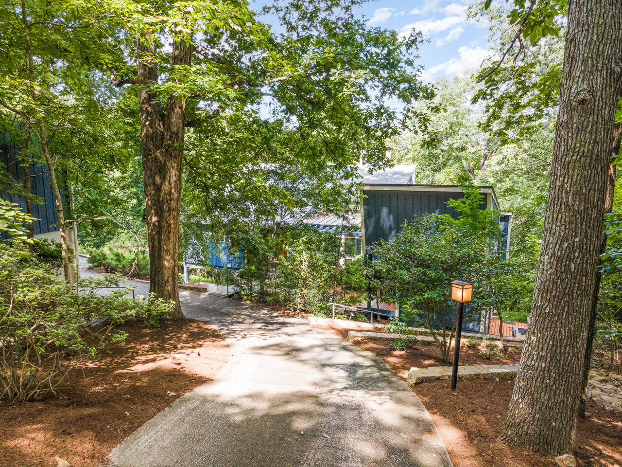 4 Bedroom, 3 Bath Modern Home Near UNC