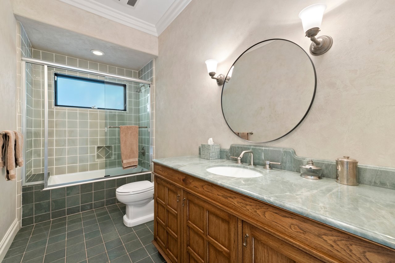 2325 Duxbury Cir