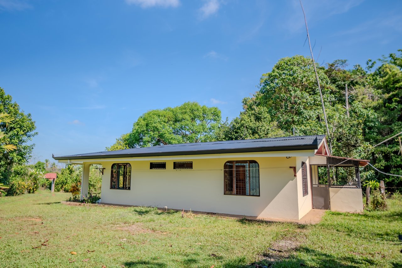 Vista Serena, beautiful House surrounded by nature in Villa Nueva de Quepos