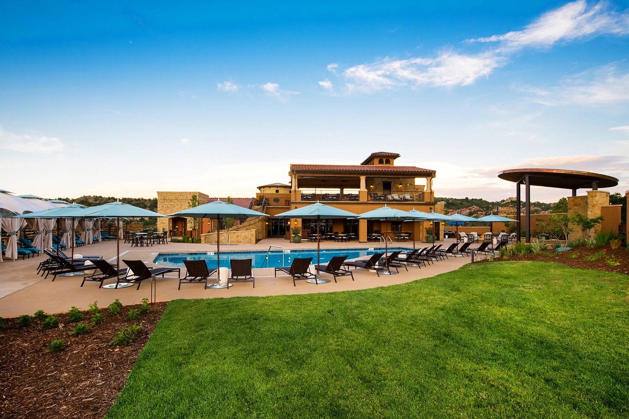 Ravenna Country Club Pool, Gym, Golf, Amenities
