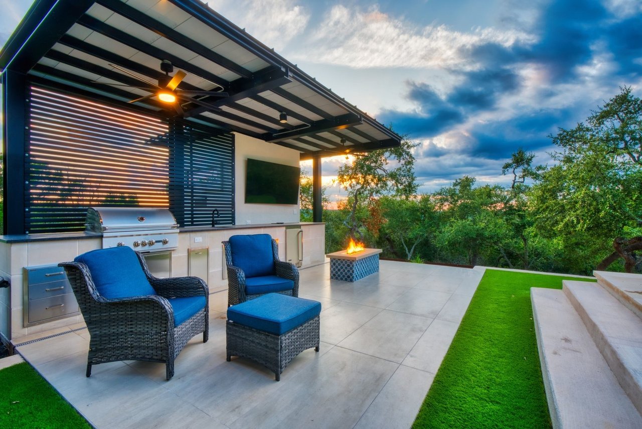 Luxxis Design 1104 Summit