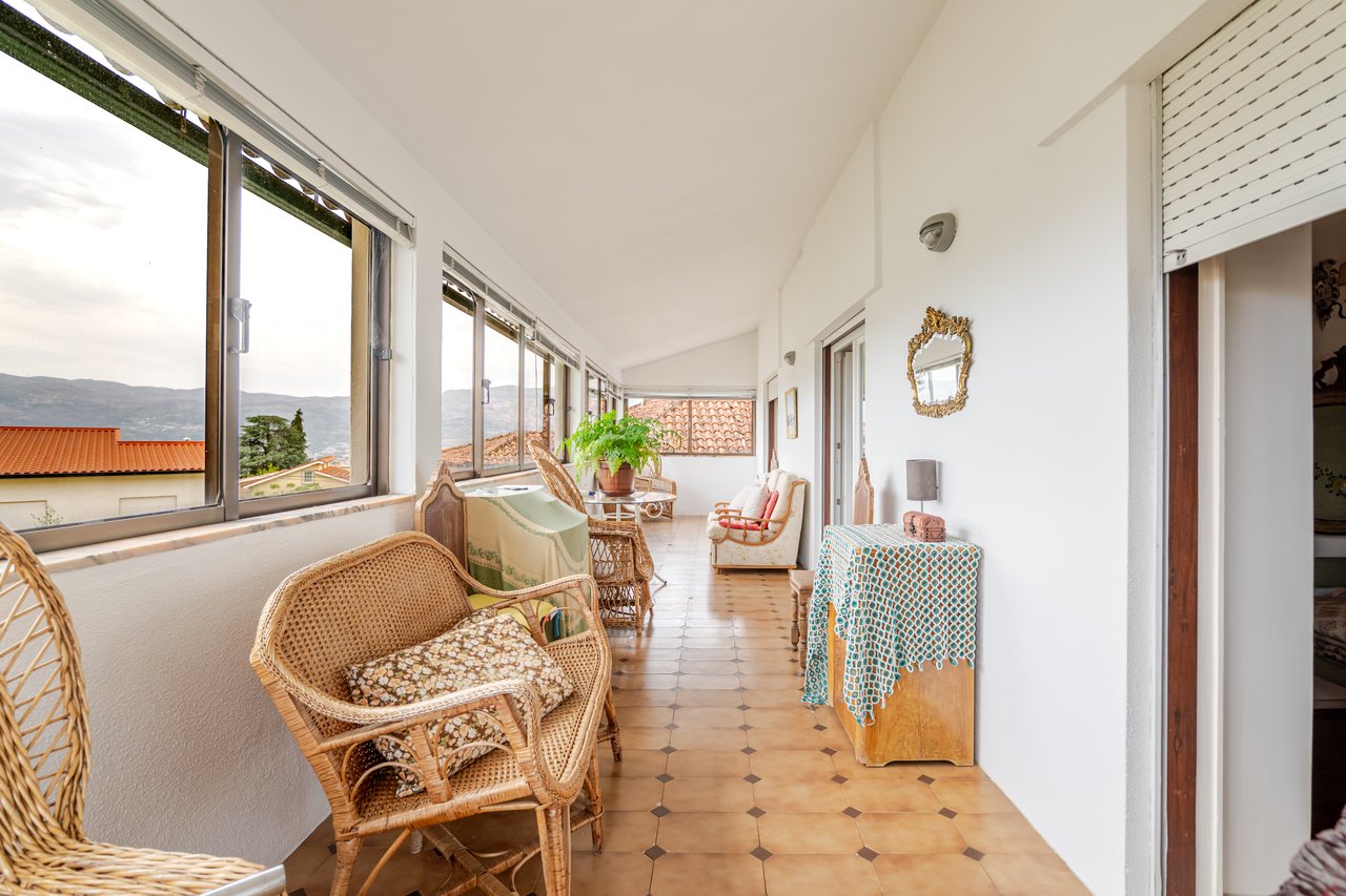 Rustic Four-Bedroom House with Private Land in Folhadela, Vila Real