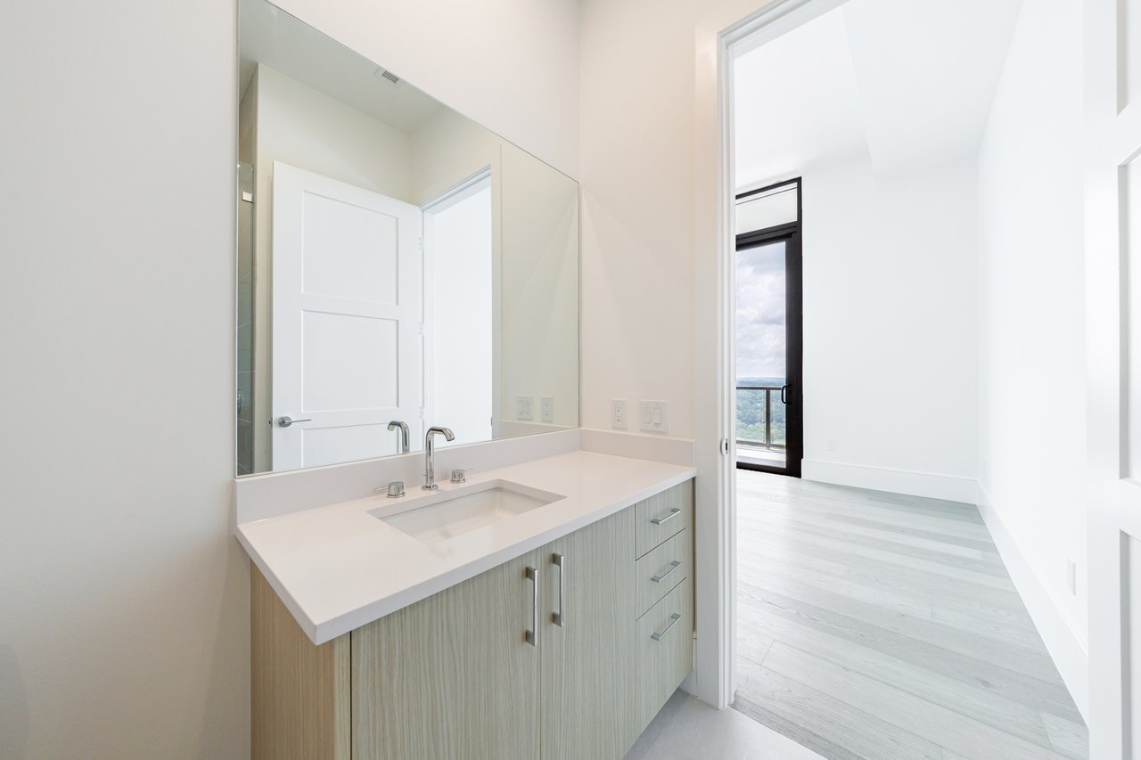 2425 Peachtree Road Unit 1806