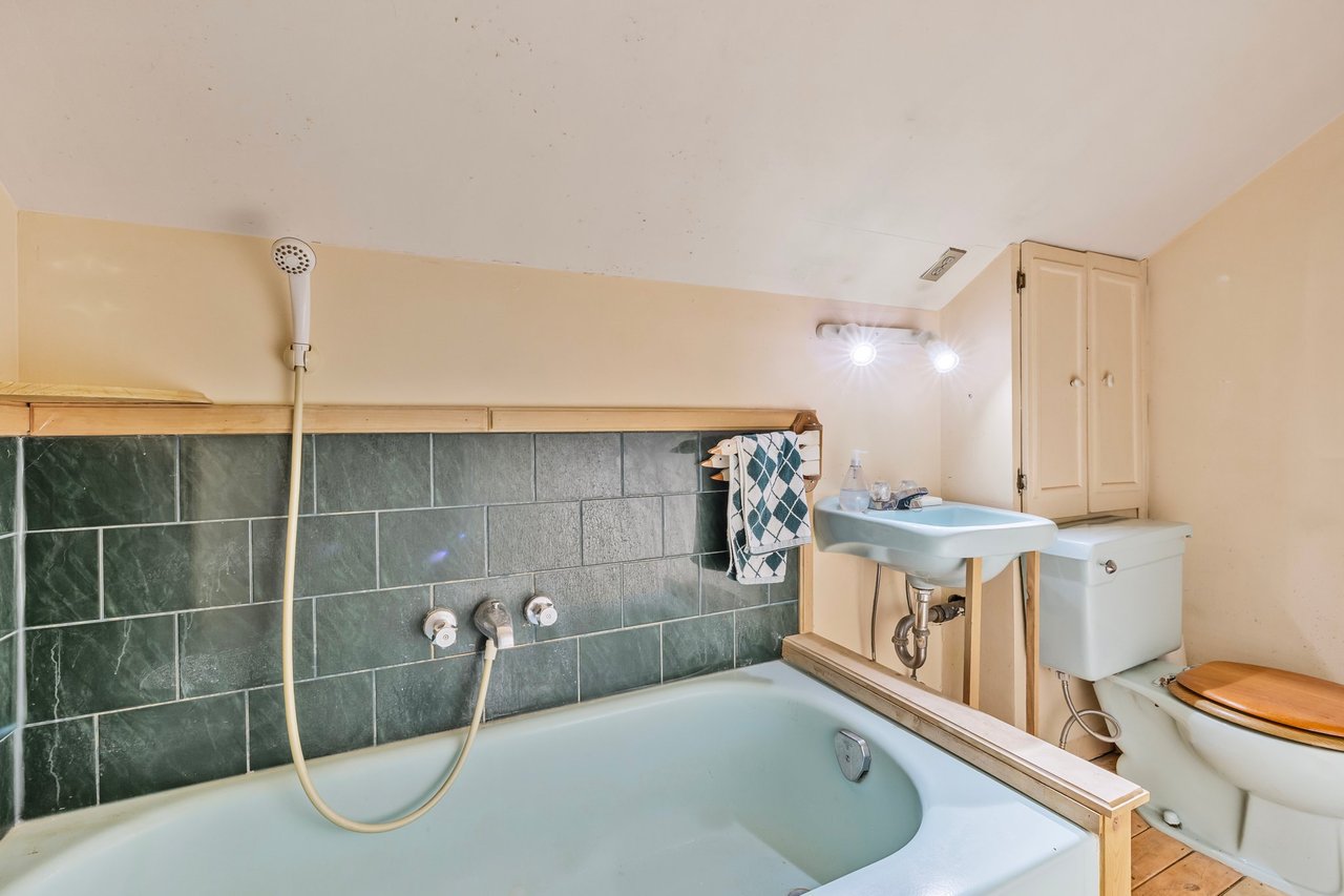 410 Eagle Street, Newmarket, ON L3Y 1K6