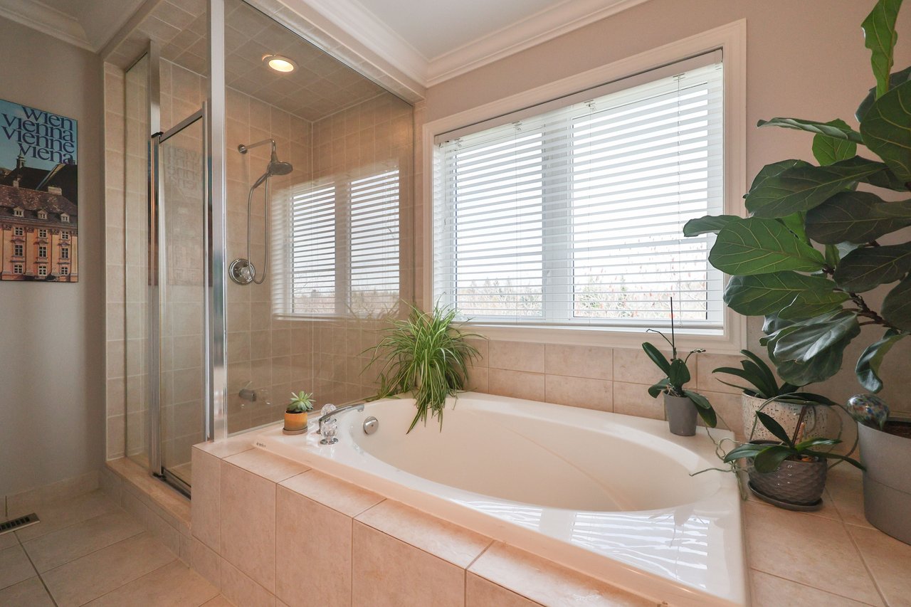 34-2400 Neyagawa Boulevard, Oakville