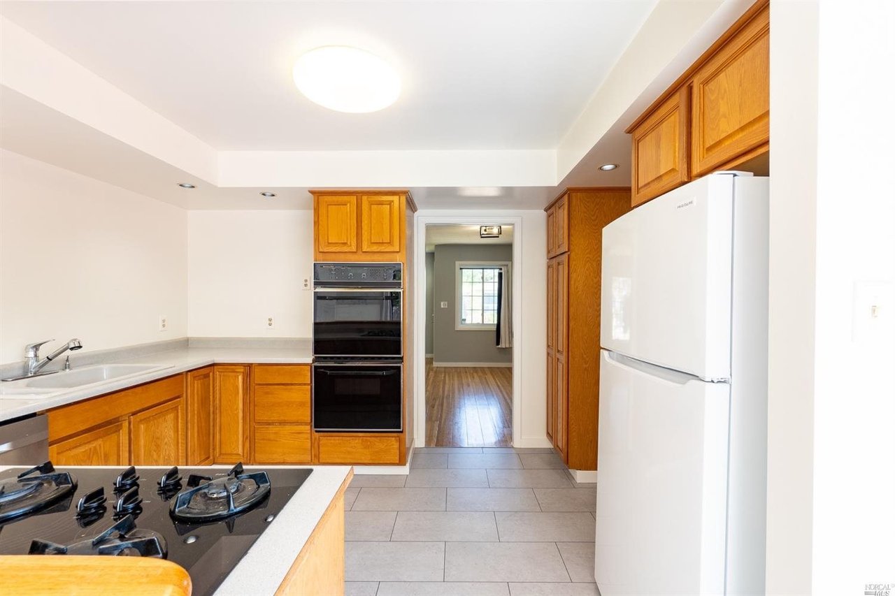 6 Boulevard Ct