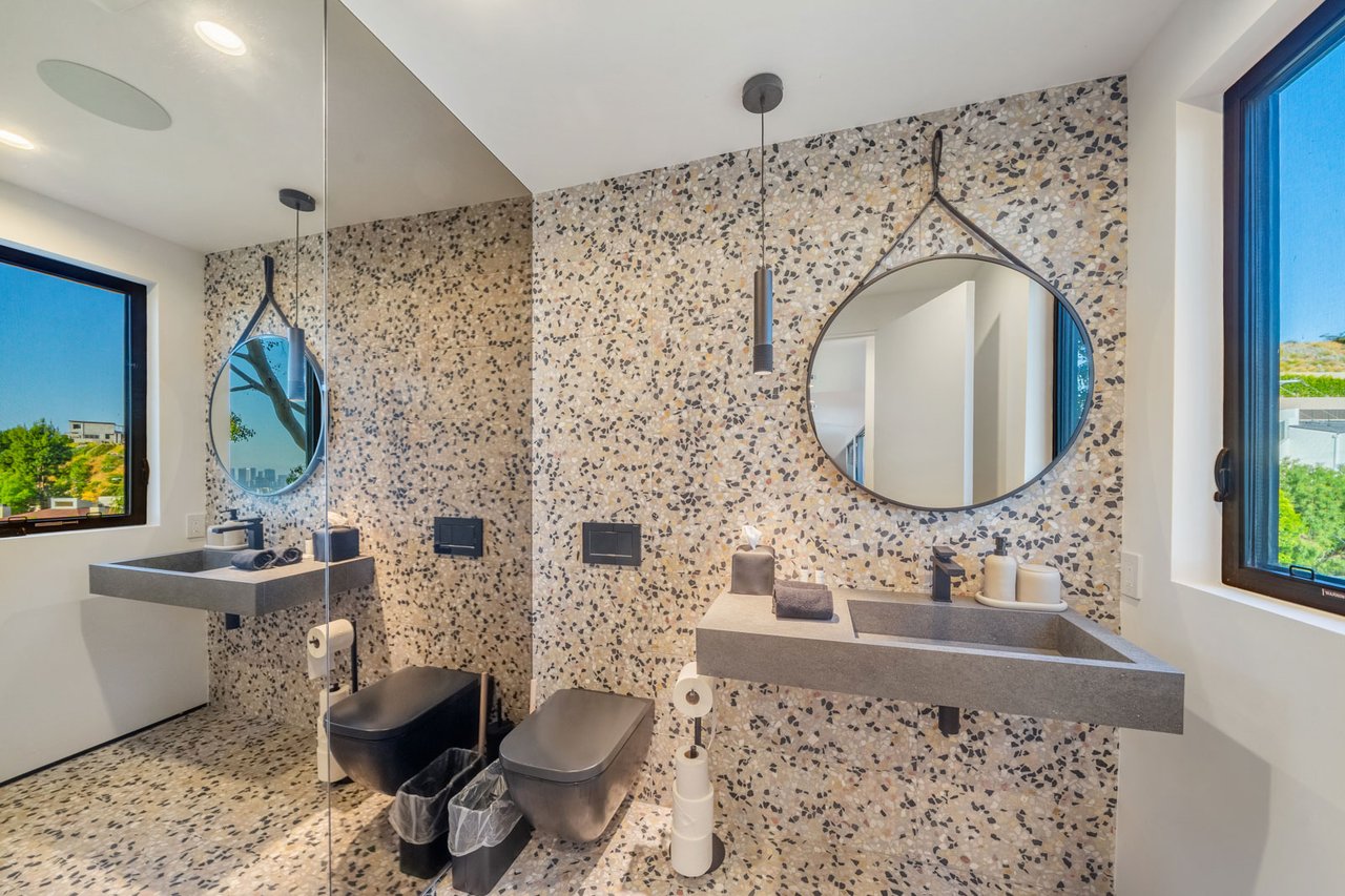 Hollywood Haven ⛰️