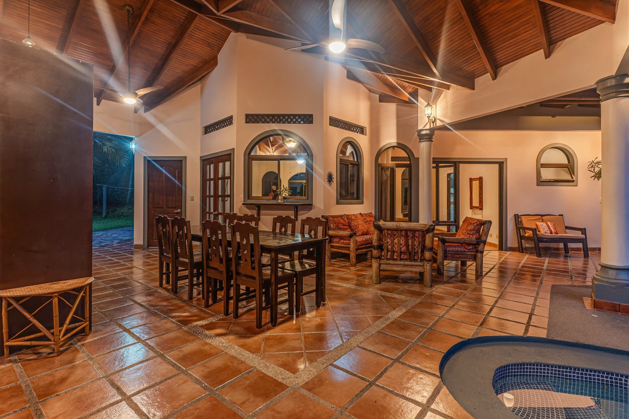 Ojochal Tropical Retreat | 4 Ensuite Bedrooms, Pool & Outdoor Living