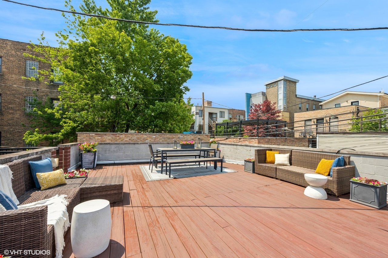 1244 W Cornelia Unit 1 